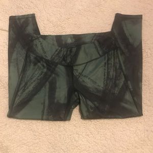 Reebok L emerald marbled pattern w Speed Wick poly elastane blend leggings EUC